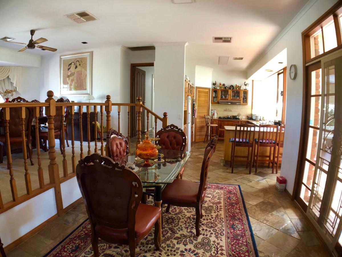 Melbourne Garden Bed And Breakfast Melton South Экстерьер фото